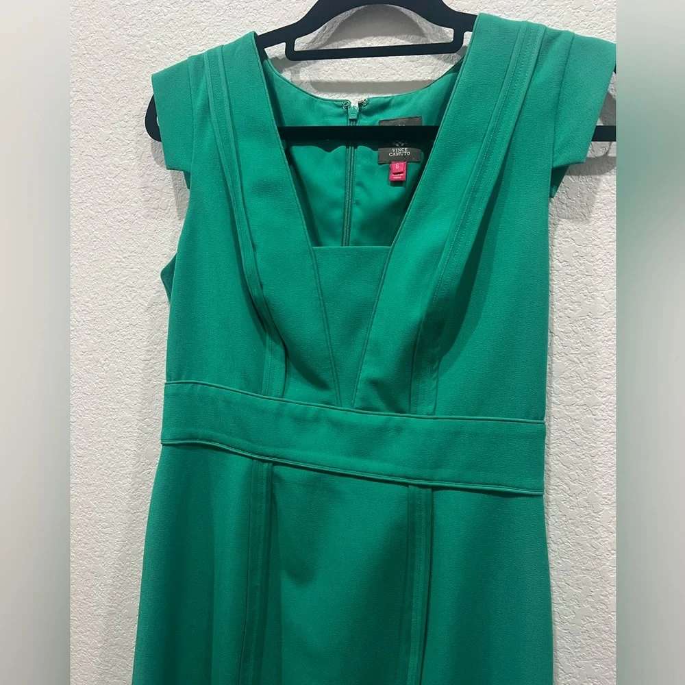Vince Camuto Green Sheath Mini Dress V-Neck Sleeveless - Picture 2 of 4
